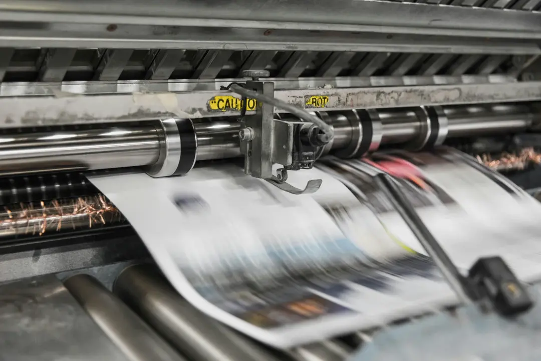 Rotative d'imprimerie en mouvement